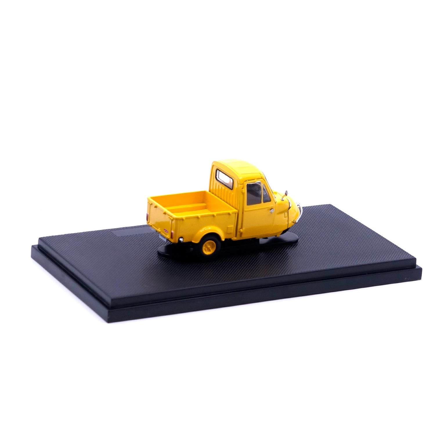 1/43 DAIHATSU TRI-MOBILE 1959 (YELLOW)