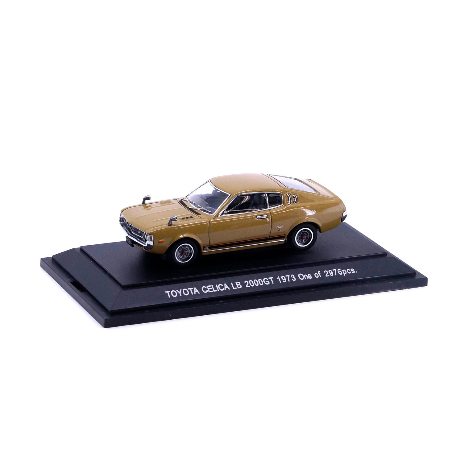 1/43 TOYOTA CELICA LIFT BACK 2000 GT (GOLD)