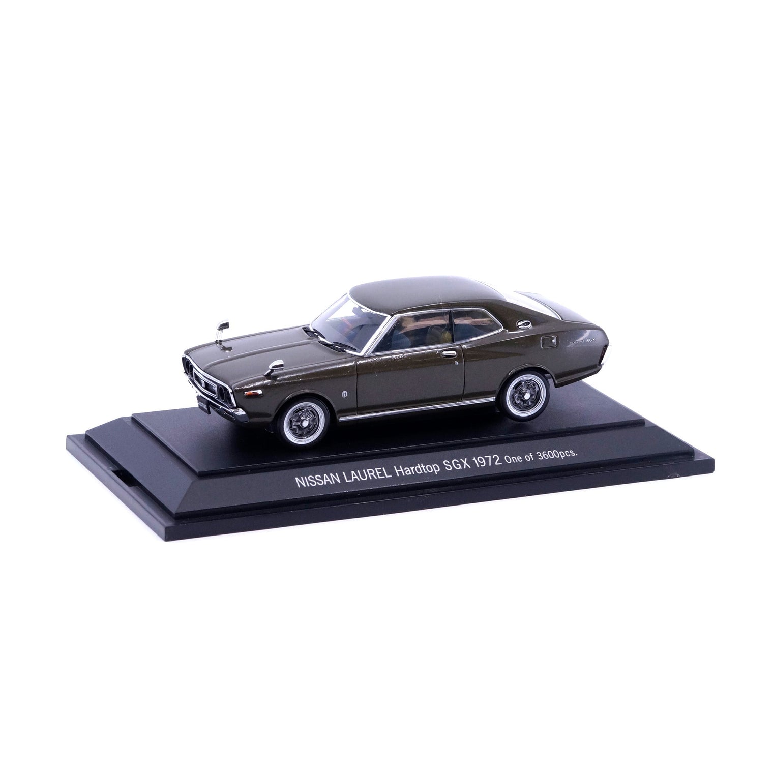 1/43 NISSAN LAUREL SGX (GREEN)