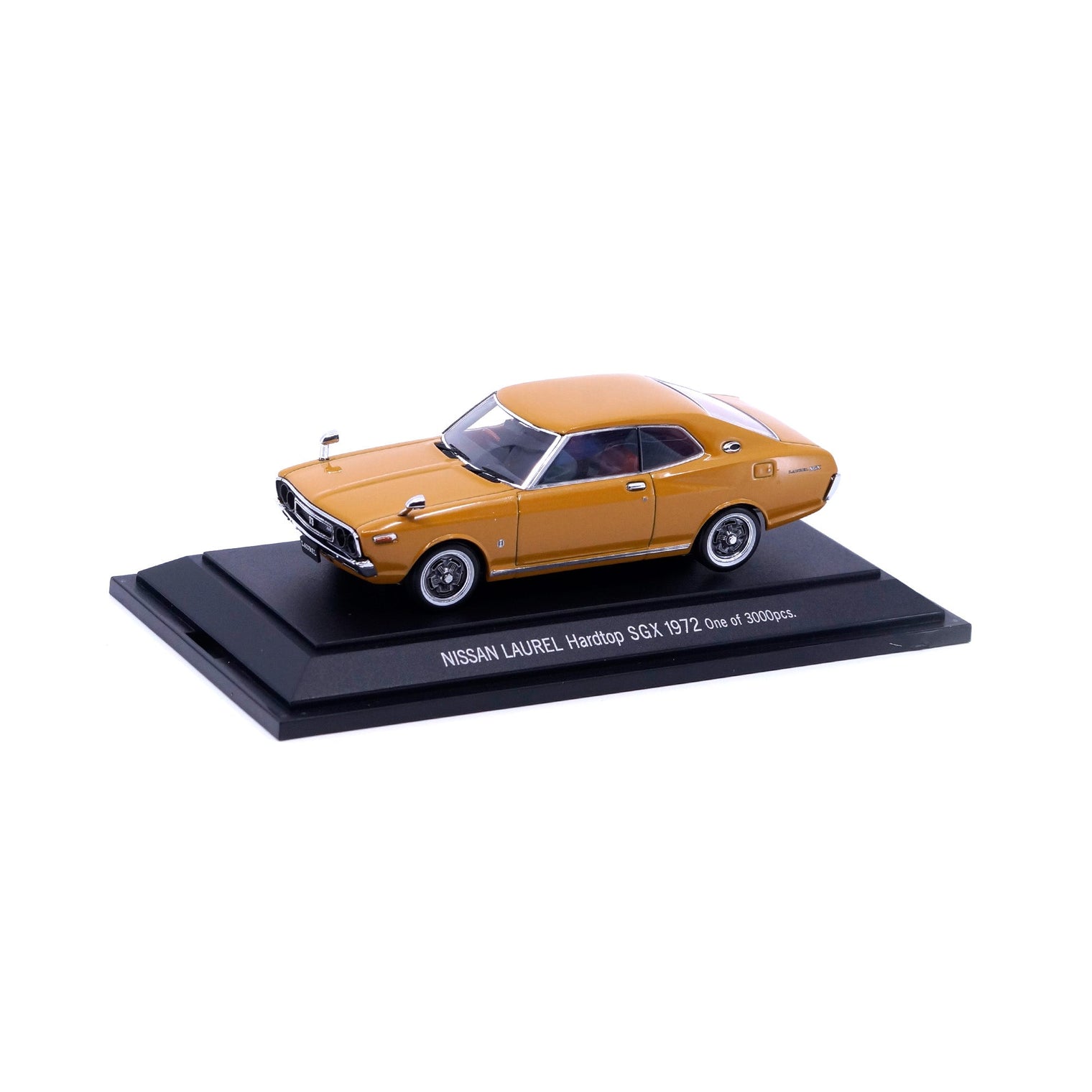 1/43 NISSAN LAUREL SGX (BROWN)